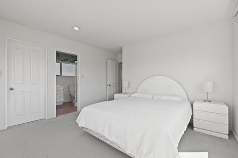 Photo of property in 17 Bevyn Street, Castor Bay, Auckland, 0620