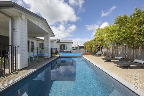 Photo of property in 14 Floyd Road, Riverhead, 0820