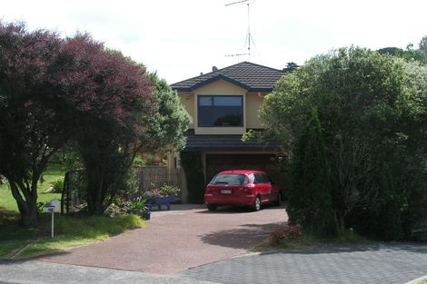 Photo of property in 12 La Roche Place, Northcote, Auckland, 0627