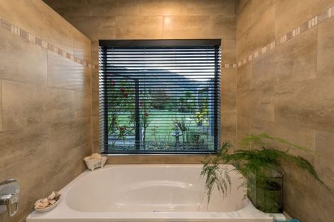 Photo of property in 5 Hollyhock Lane, Wanaka, 9305