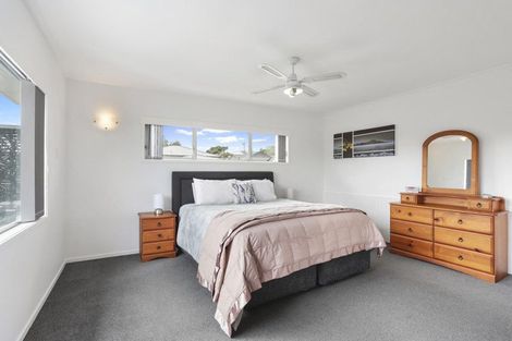 Photo of property in 6 Taioma Crescent, Te Atatu Peninsula, Auckland, 0610