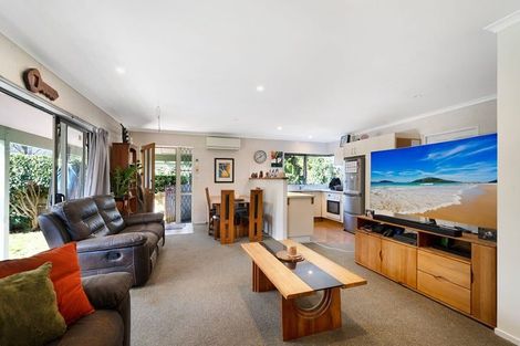 Photo of property in 4 Glenarden Way, Ranui, Auckland, 0612