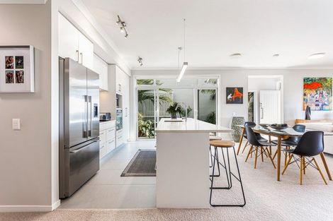 Photo of property in 6 Sunshine Terrace, Orewa, 0931