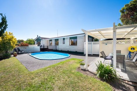 Photo of property in 8 Padfield Place, Havelock North, 4130