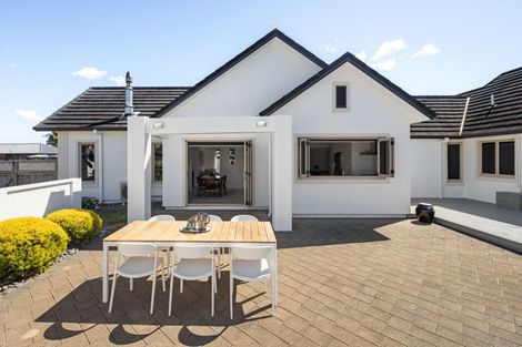 Photo of property in 2 Coleraine Drive, Rototuna, Hamilton, 3210