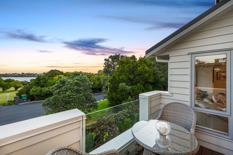 Photo of property in 18a Sylvan Park Avenue, Milford, Auckland, 0620