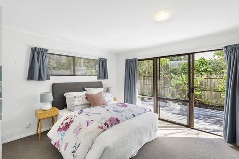 Photo of property in 2/5 Hanlon Crescent, Narrow Neck, Auckland, 0624
