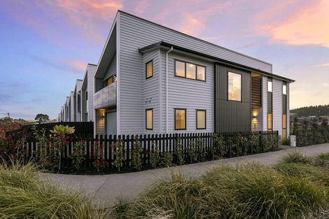 Photo of property in 2 Paparahi Place, Wainui, 0992