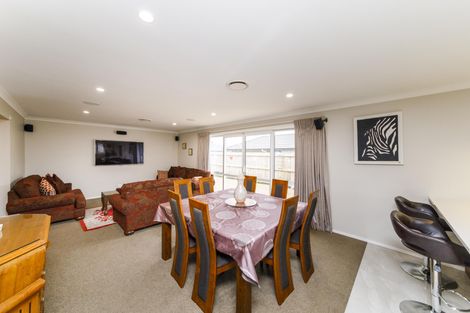 Photo of property in 6 Cyprus Place, Fitzherbert, Palmerston North, 4410