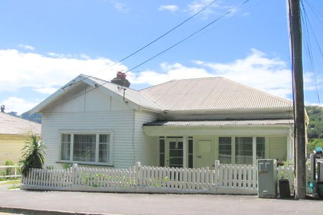 Photo of property in 135 Tasman Street, Mount Cook, Wellington, 6021