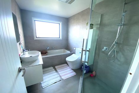 Photo of property in 4a Priestley Drive, Bucklands Beach, Auckland, 2014