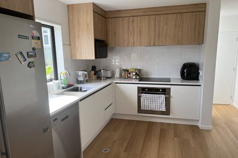 Photo of property in 17b Craigbank Avenue, New Lynn, Auckland, 0600