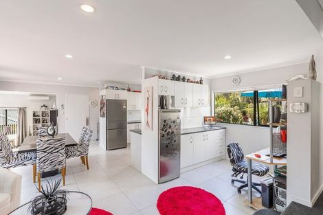 Photo of property in 52 Hewlett Road, Massey, Auckland, 0614