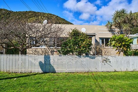 Photo of property in 7 Ames Street, Paekakariki, 5034