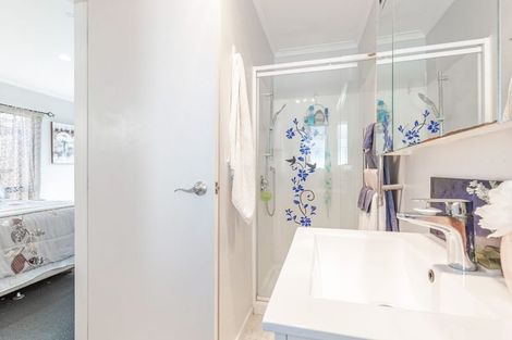 Photo of property in 52 Hewlett Road, Massey, Auckland, 0614