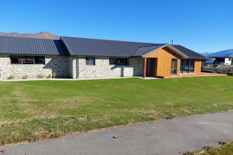 Photo of property in 23 Kereru Crescent, Wanaka, 9305
