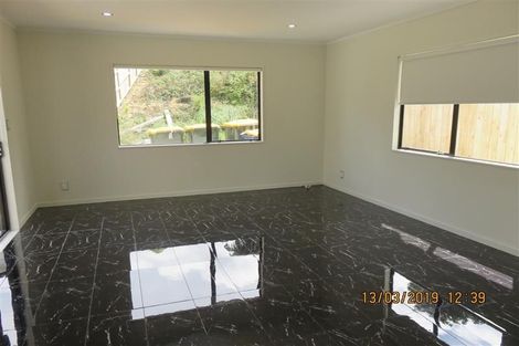 Photo of property in 5 Fernhaven Place, Massey, Auckland, 0614