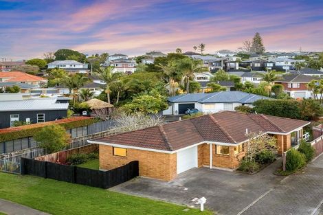 Photo of property in 63a Nile Road, Milford, Auckland, 0620