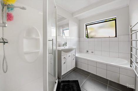 Photo of property in 2/40 Savoy Road, Glen Eden, Auckland, 0602