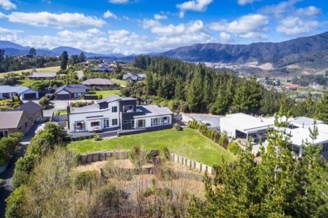 Photo of property in 4 Mount Marua Way, Timberlea, Upper Hutt, 5018