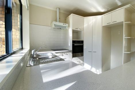 Photo of property in 1 Nephin Place, East Tamaki Heights, Auckland, 2016