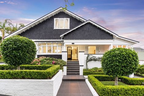 Photo of property in 1a Glen Road, Stanley Point, Auckland, 0624