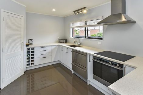 Photo of property in 2/10 Tulloch Place, Conifer Grove, Takanini, 2112