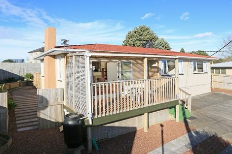 Photo of property in 11 Sheehan Road, Te Atatu South, Auckland, 0610