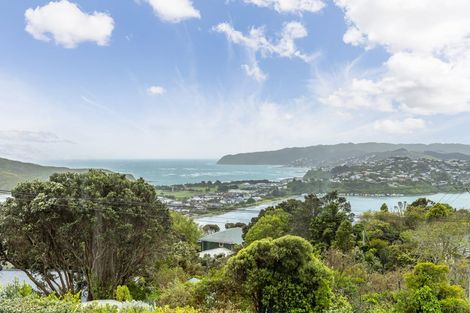 Photo of property in 92 Kahu Road, Paremata, Porirua, 5024