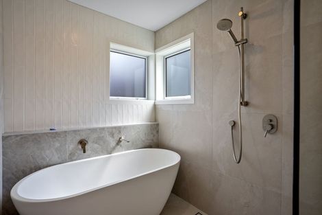 Photo of property in 7 Parr Terrace, Castor Bay, Auckland, 0620