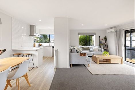 Photo of property in 100 Hillcrest Drive, Kelvin Grove, Palmerston North, 4414