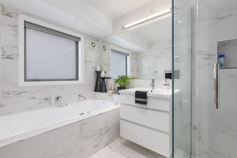 Photo of property in 198 Marine Parade, Mount Maunganui, 3116