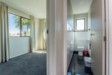 Photo of property in 10 Harkness Place, Avonhead, Christchurch, 8042