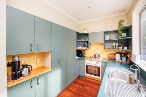 Photo of property in 27 Pahiatua Street, Hokowhitu, Palmerston North, 4410