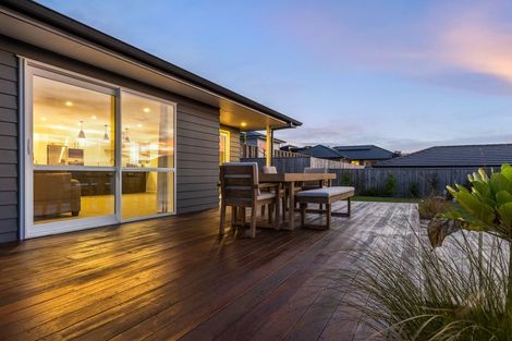 Photo of property in 11 Karearea Avenue, Waikanae, 5036