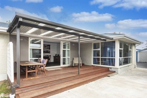 Photo of property in 15 Frensham Crescent, Woolston, Christchurch, 8062