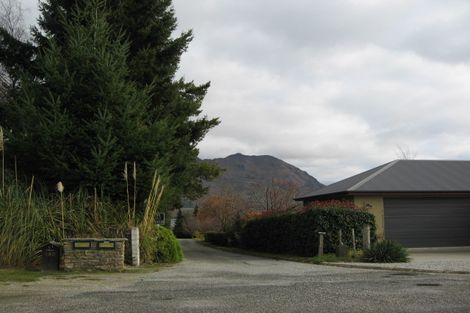 Photo of property in 180 Beacon Point Road, Wanaka, 9305