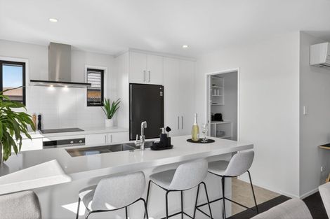 Photo of property in 2 Graeme Cooper Lane, Avonhead, Christchurch, 8042