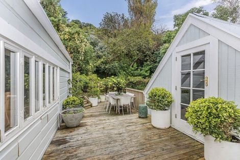 Photo of property in 25 Upper Bourke Street, Kilbirnie, Wellington, 6022