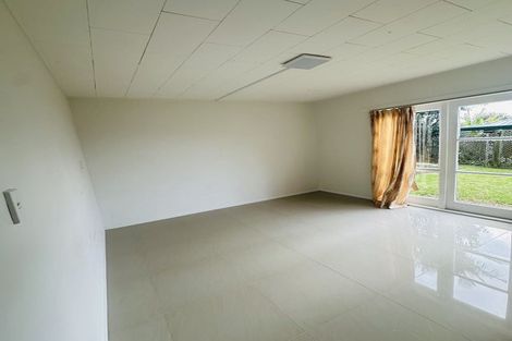 Photo of property in 1/54 Target Road, Totara Vale, Auckland, 0629