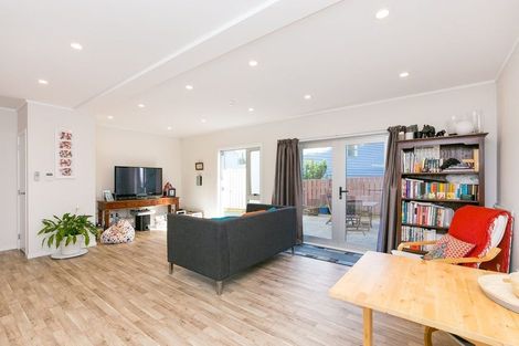 Photo of property in 30 Glanmire Road, Newlands, Wellington, 6037