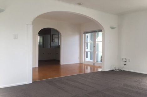 Photo of property in 12 Bridgens Avenue, Te Atatu Peninsula, Auckland, 0610