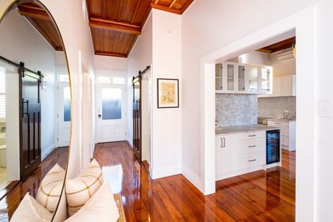 Photo of property in 15 Lawrence Road, Hospital Hill, Napier, 4110