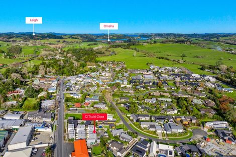 Photo of property in 12 Titoki Close, Matakana, 0985