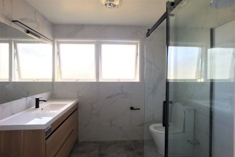 Photo of property in 3/270 Wairau Road, Glenfield, Auckland, 0627