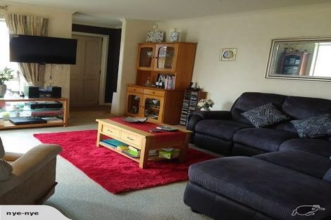 Photo of property in 19 Sovereign Isle Lane, Rototuna, Hamilton, 3210