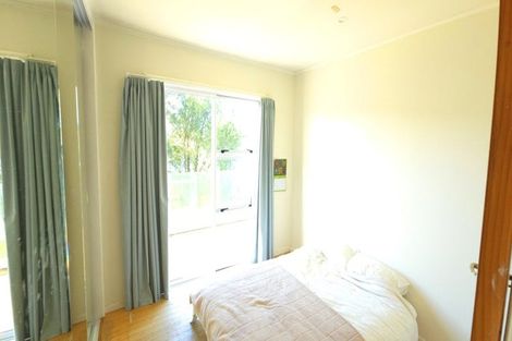 Photo of property in 5 Paulange Place, Pakuranga Heights, Auckland, 2010