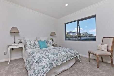 Photo of property in 10 Syd Grant Crescent, Orewa, 0931