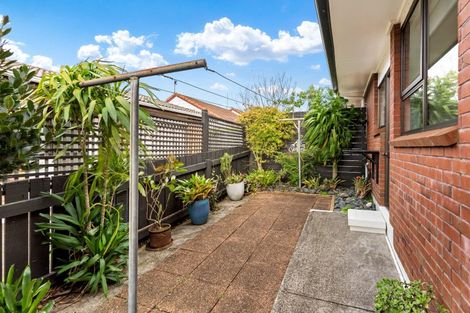 Photo of property in 2/6 Annette Avenue, Te Atatu South, Auckland, 0610
