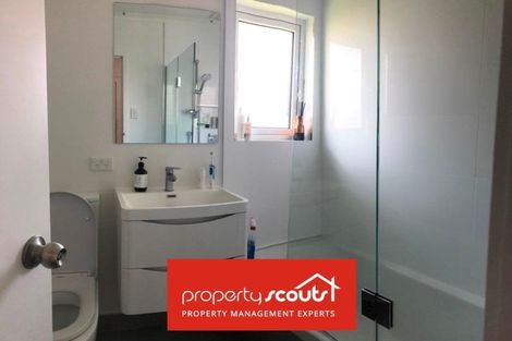 Photo of property in 70 Flanshaw Road, Te Atatu South, Auckland, 0610